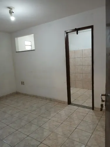 Alugo kitnet próximo ao viaduto da Fraga Maia