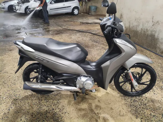 Biz 2023 24 em perfeito estado para pessoas super exigentes moto muito nova