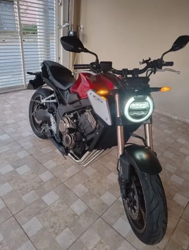 CB 650R 2023