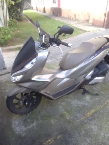 Pcx ano 2022 semi nova
