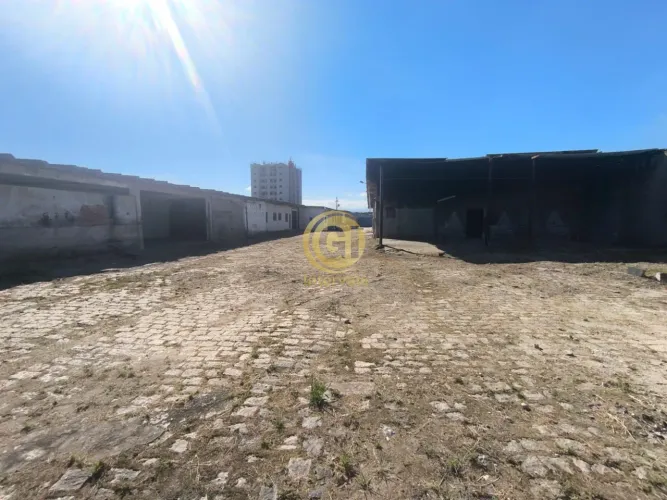 GALPÃO COMERCIAL E INDUSTRIAL NO JARDIM SANTA MARIA,JACAREI-SP.