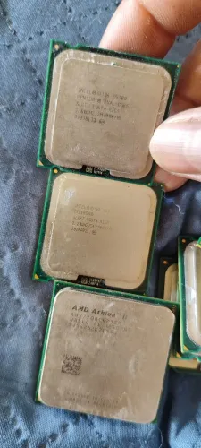 12 Processadores Intel LGA 775