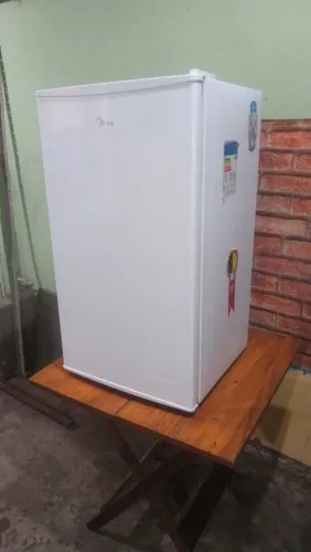 Frigobar Midea 93 litros,  220 vts aproveite 