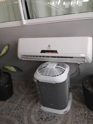Vendo Split 9mil BTU'S com instalação incluso