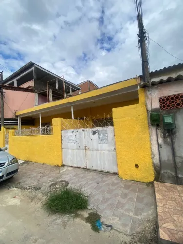 Casa com piscina no BNH