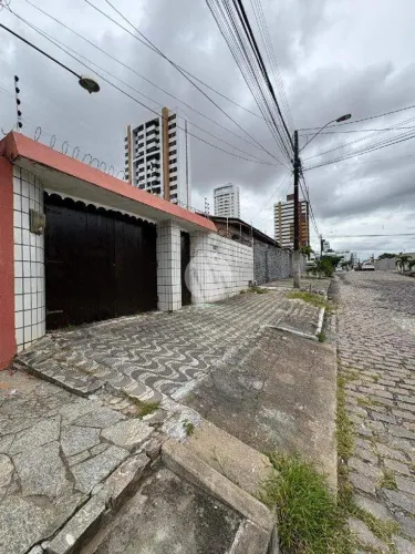 Casa à venda em Lagoa Nova (Natal/RN) com 3 quartos, 1 suíte e piscina