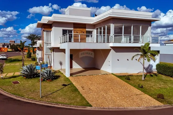 Casa à venda no Condomínio Samantha III - 3 suítes, piscina e área gourmet com churrasquei