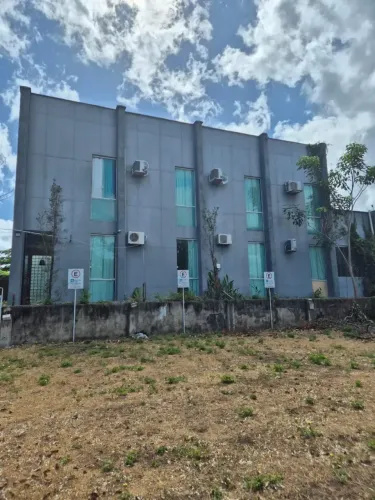 PRÉDIO COMERCIAL E TERRENO