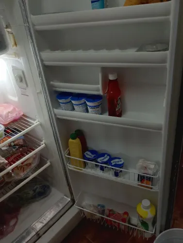 Vendo geladeira Consul 240 litros antiga em perfeito funcionamento ideal para chácara ou c
