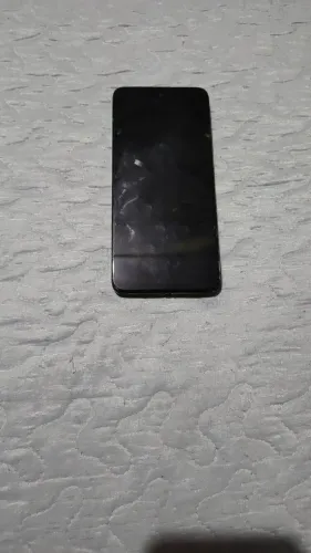 celular Motorola motog35, não está funcionando, trincos nas laterais e placa danificada