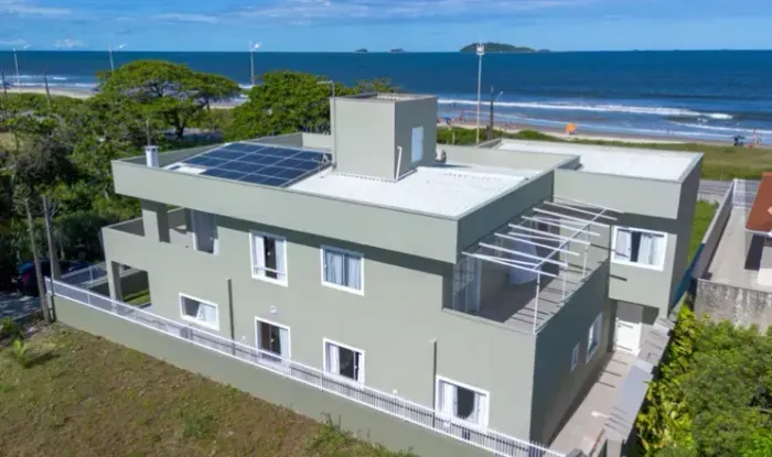Casa para venda tem 400 metros quadrados com 6 quartos