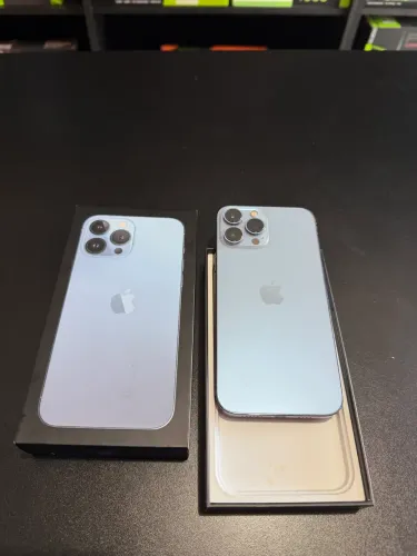 iPhone 13 Pro Max com caixa