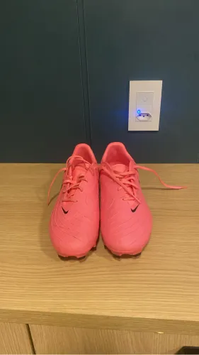 Chuteira de cravo Phantom GX Nike