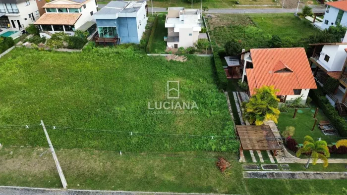 Confira! Excelente Lote plano de 480 m² em Condomínio próximo da BR-232