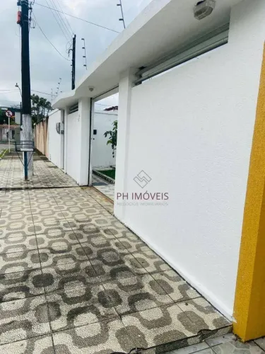 Casa com 4 dormitórios sendo 1 suíte á Venda no Bairro do Farol - 450m²