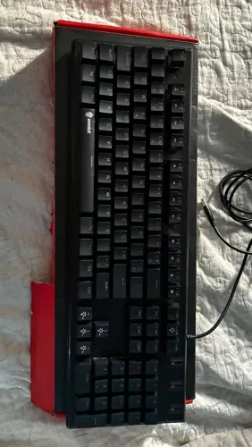 Teclado gamer RGB, PRETO