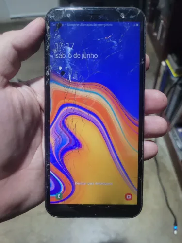 Smartphone Samsung J4+ dourado