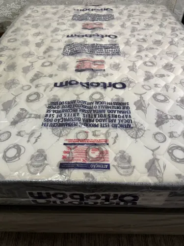 Cama de casal com box em suede 