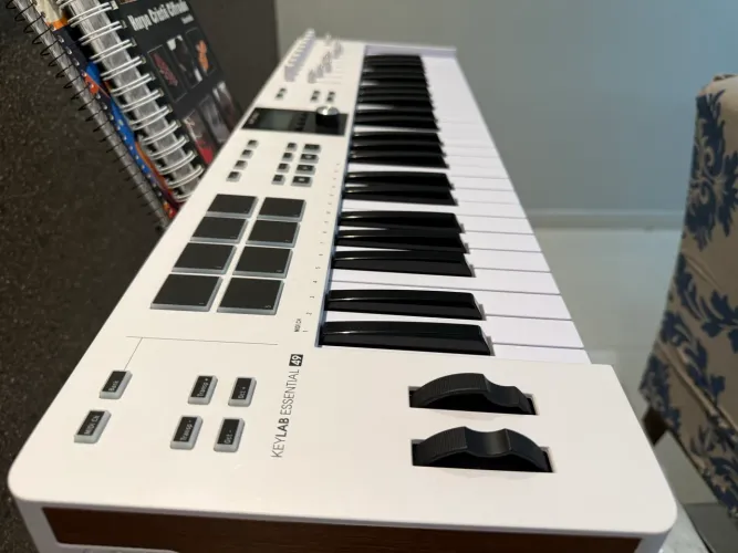 Vendo Controlador Arturia Keylab 49