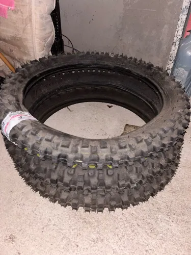 Vendo pneu 90/90-18 trilha