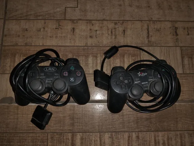 Vendo 2 controle de Ps2