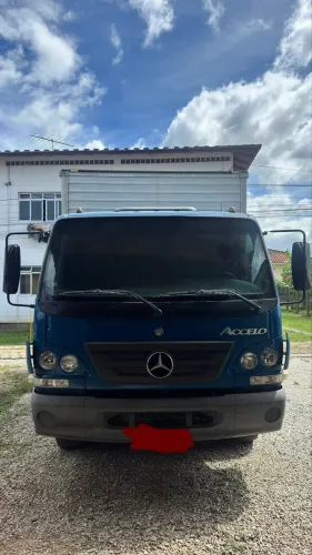 Caminhão baú M. benz/ Accelo 815