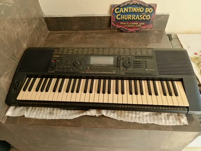 Teclado Yamaha PSR/ 5 oitavas
