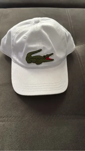 Vende-se boné da Lacoste original sem uso