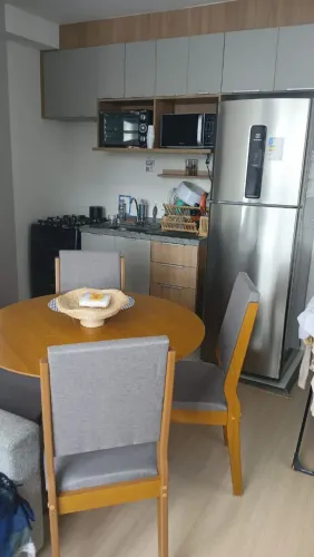 Mesa de jantar com 4 cadeiras