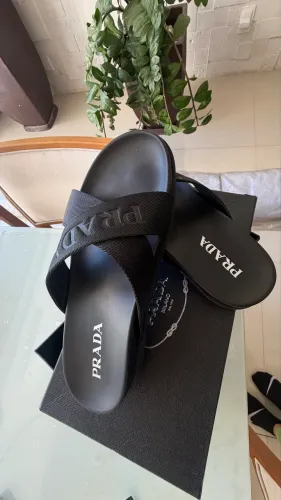 Chinelo prada