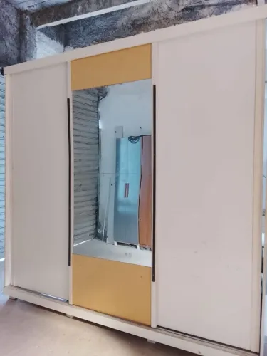 Vendo guarda-roupa no valor de 750 reais com entrega e montagem