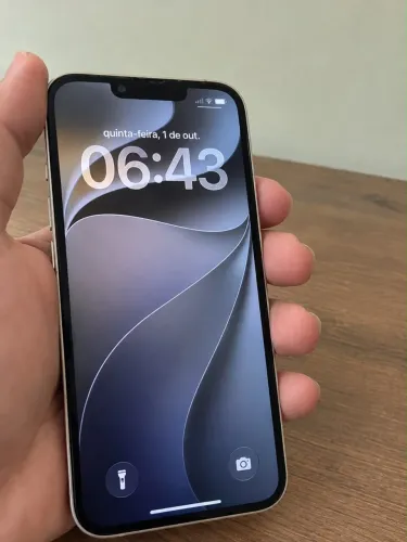 iPhone 13 com 128 GB de armazenamento 86 % de bateria.