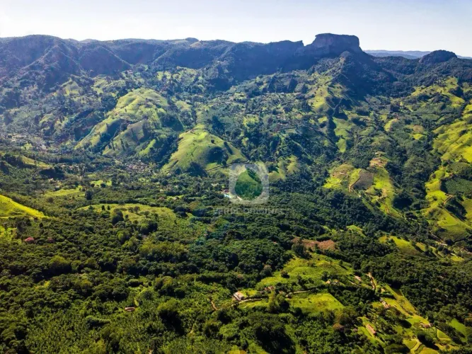 Melhor imóvel da Mantiqueira com cachoeira de grande porte e vista para o Baú à venda, 570