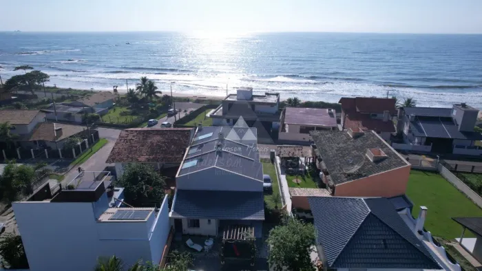 SOBRADOS À VENDA COM 8 DORMITÓRIOS, SENDO 1 SUÍTE, 414m², R$2.800.000,00, BAIRRO CENTRO, P