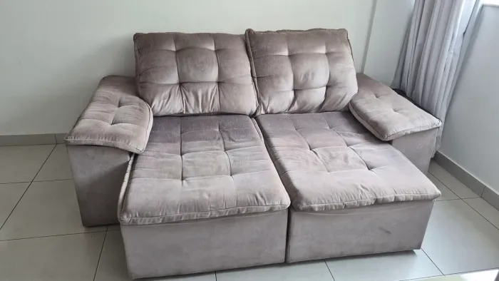 Sofá cinza dois lugares