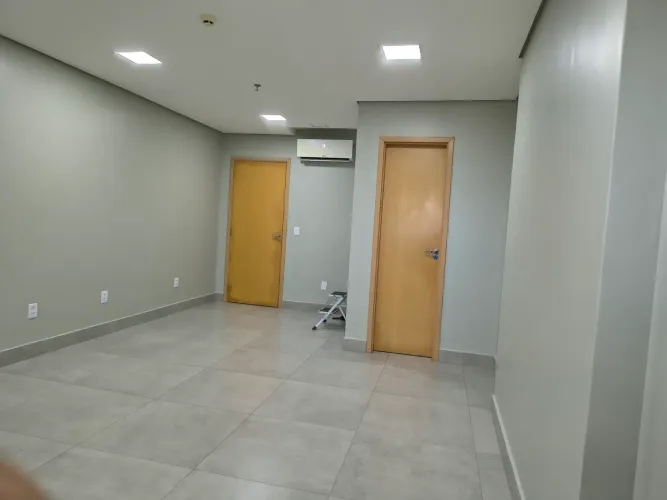 Alugo sala no Fórum Business.