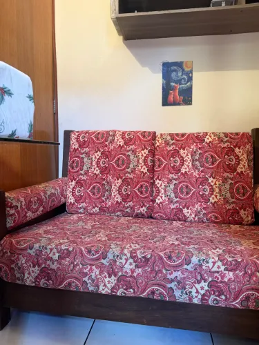 Mesa Jantar Ferro Artesanal 5 Cadeiras + Sofá 2 Lugares Paisley Vermelho.