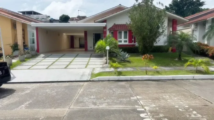 Imóvel para aluguel possui 164 metros quadrados com 4 quartos em Flores - Manaus - AM