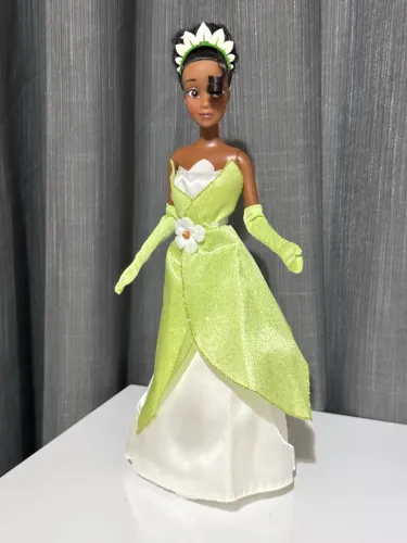 Boneca Barbie Tiana (A Princesa e o Sapo) original Disney Store