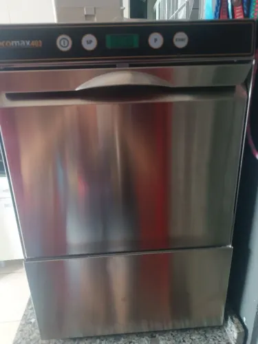 Lavadoura de louça industrial