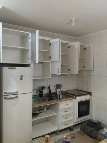 Vendo armários de cozinha branco com puxadores