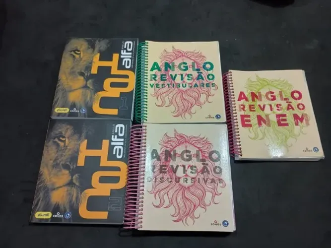 Livros de revisão e Alta complexidade do Sistema Anglo