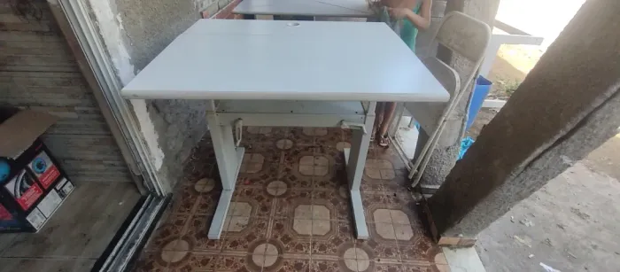Mesa de escritório Regulavel 