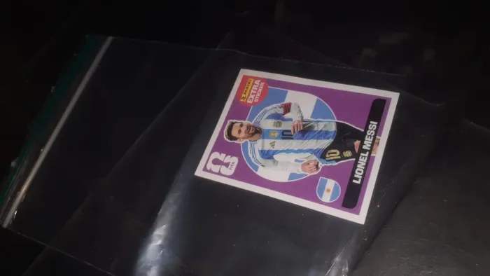 Vendo figurinha legend do Messi 