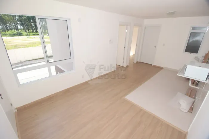 Apartamento com dois quartos no Condomínio Quinta do Oleiro.