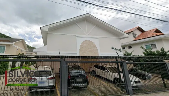 Triplex com 03 Dormitórios - Canto dos Araçás