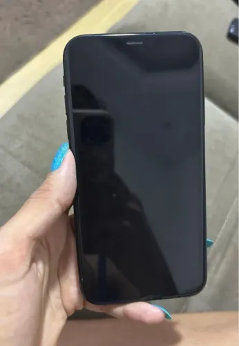 iPhone XR quebrado