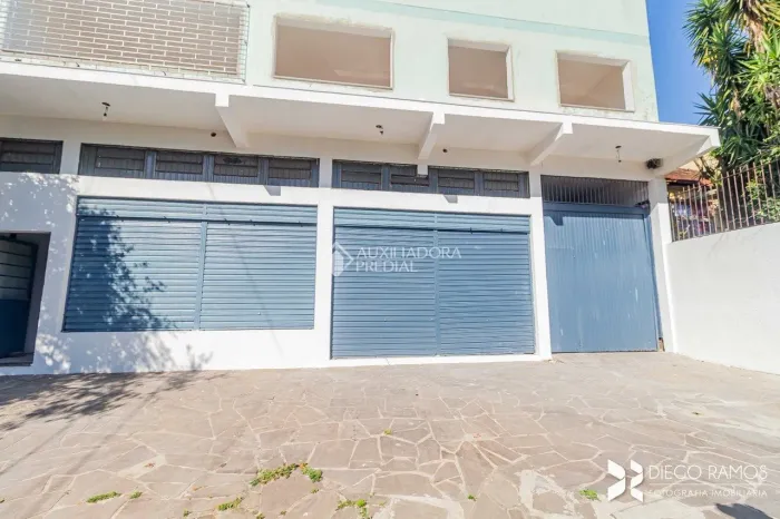 Loja com 357m² de área privativa, no bairro Nonoai