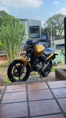 Vende-se essa CB300