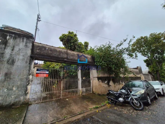 Terreno medindo 800 metros na Vila \Moraes.
